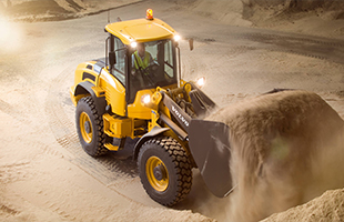 Устройство подстилающих и выравнивающих слоев основания из песчаных материалов: песка и мытого песка